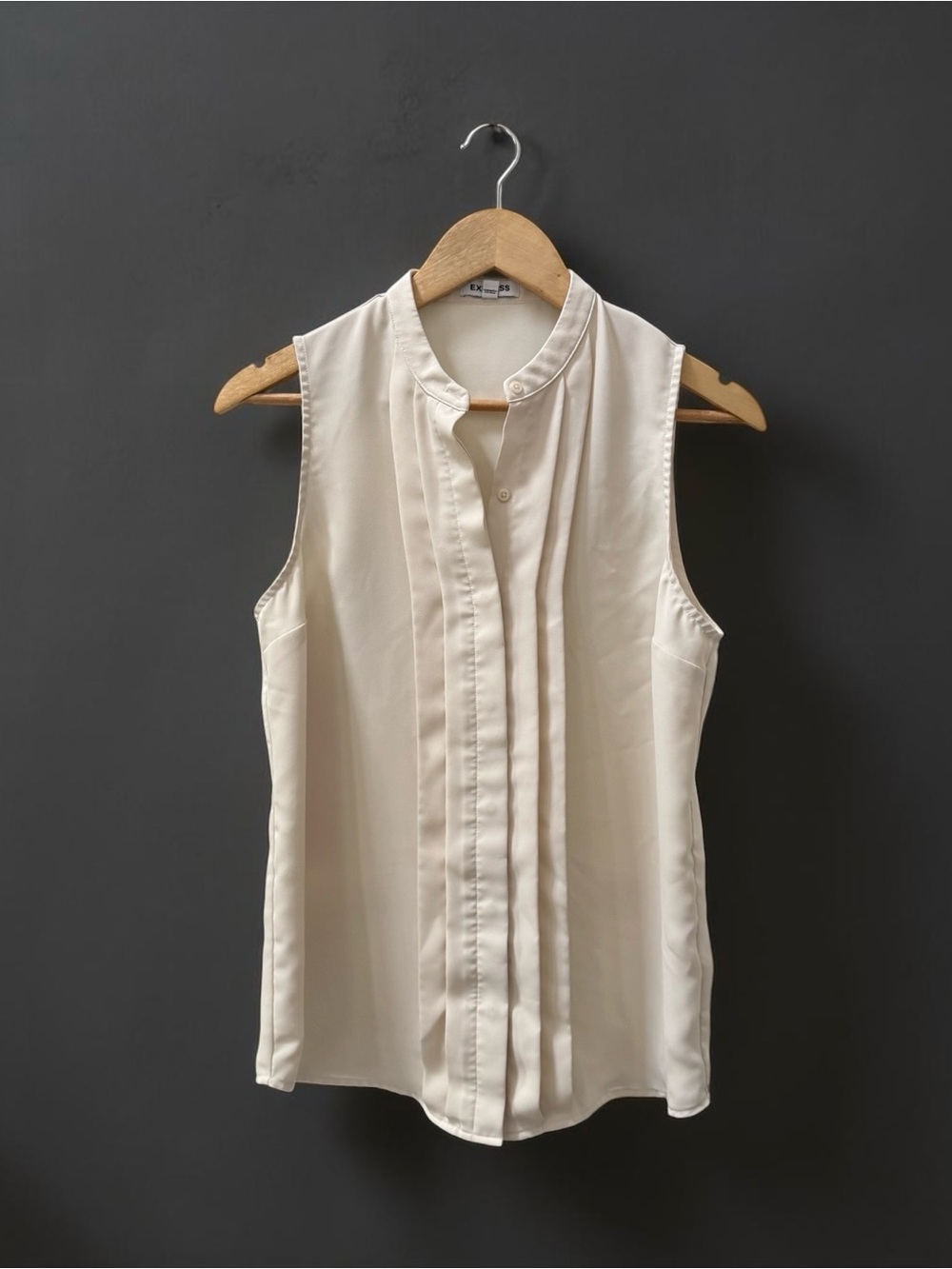 Express Women’s Sleeveless Pleated Front Blouse - Cream! Small!
